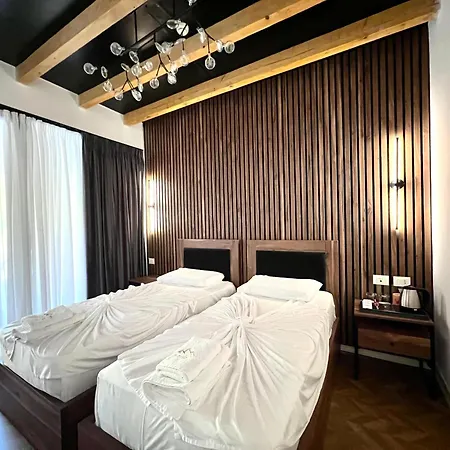 Troja - & Restaurant Отель