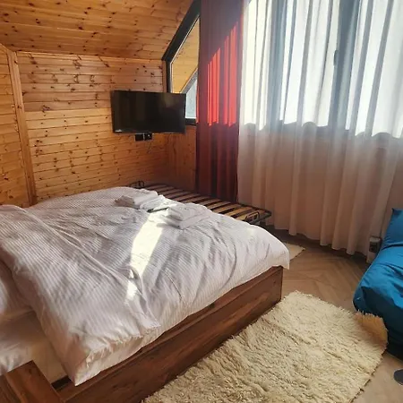 Troja - & Restaurant Отель Shupenze